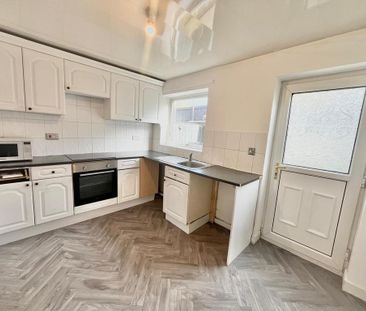 2 bedroom semi-detached house to rent - Photo 6