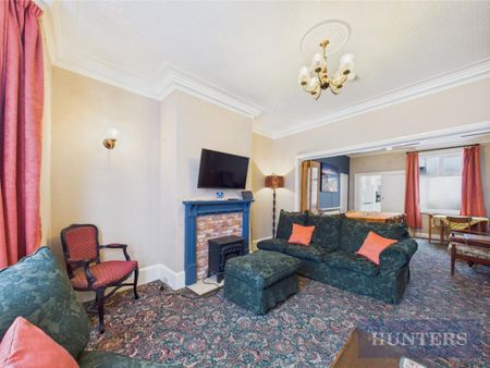 6 bedroom House To Let Total Size: 1938 SQ FT - Photo 2