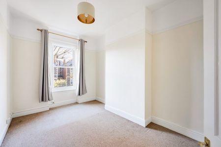 2 Bed Flat - Photo 3