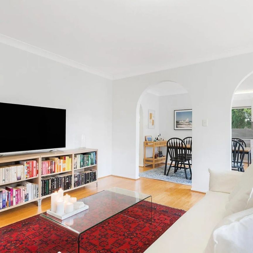Light-Filled Boutique Apartment in Prime Coorparoo Location - Photo 1