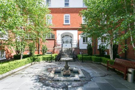 Flat 220 Fulham Palace Road, Fulham W6 9HH - Photo 2