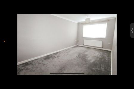 1 Bed Flat, Block D, SO19 - Photo 2