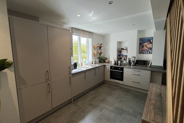 2 bed terraced house to rent in Torrington Place, Kenton, EX6 - Photo 1