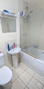 A 1 Bedroom Apartment - Photo 4