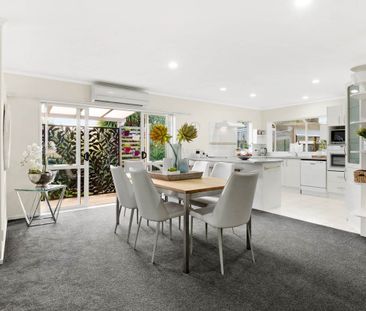 "Spacious Single-Level Property with Sunlit Conservatory - Perfect ... - Photo 1