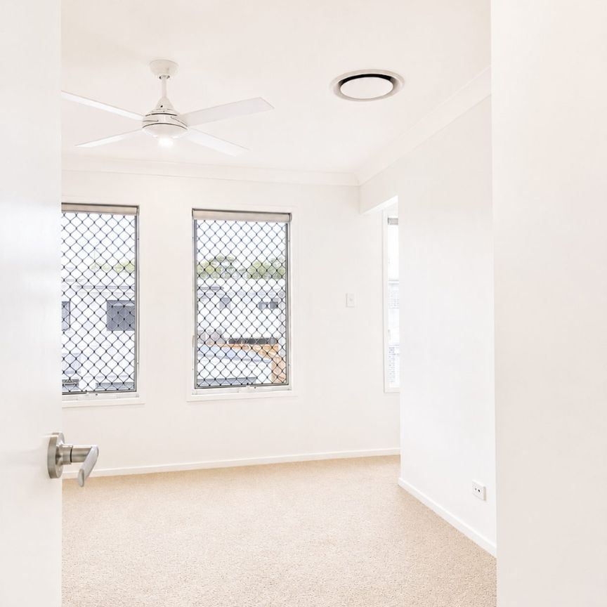 ***BRAND NEW*** 1 WEEK FREE RENT PLUS ONE MONTH FREE INTERNET WITH RUSH BROADBAND*-3 BEDROOM TOWNHOUSE AVAILABLE NOW - Photo 1