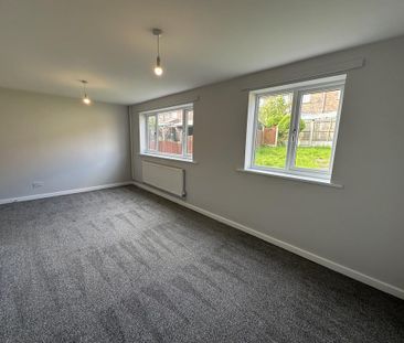 2 bedroom end of terrace house to rent - Photo 5