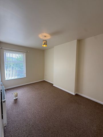 2 Bed Flat, Oldham, OL2 - Photo 2