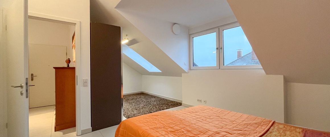 Komfortable seniorenfreundliche Dachgeschosswohnung mit Aufzug und Balkon - Photo 1