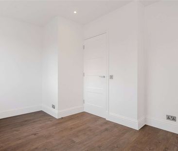 A bright top floor one bedroom apartment with a terrace. - Photo 5