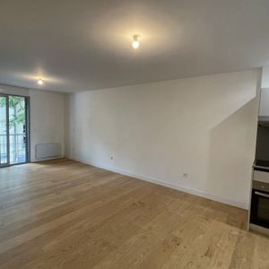 T2 Beaux Arts Boulevard louis Blanc - Photo 2