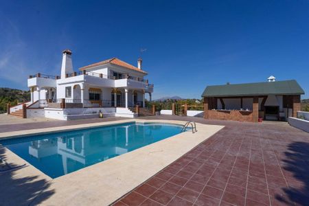 Luxury 4 room Detached House for rent in Alhaurín el Grande, Spain - Photo 5