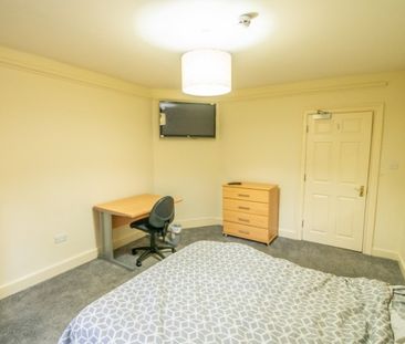 Room 6, 32 Lord Mayor's Walk - Photo 5