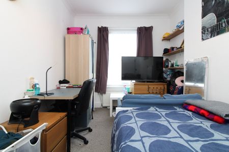 7 Bed Semi-Detached House, Oxford Road, SO14 - Photo 3