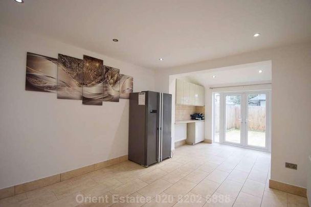 Deans Lane, Edgware, HA8 - Photo 1