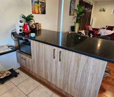 Fully furnished 2Bedroom, bills included - Photo 2