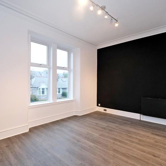 4 bedroom flat to rent - Photo 1