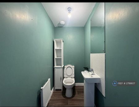 4 bedroom detached house to rent - Photo 2