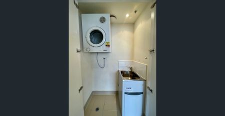 Spacious 2 bedroom apartment with City Views in Emerald Park - Photo 3