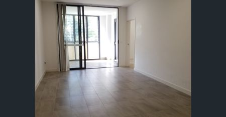 One Bedroom plus Storage Apartment in Excellent Area - Photo 3