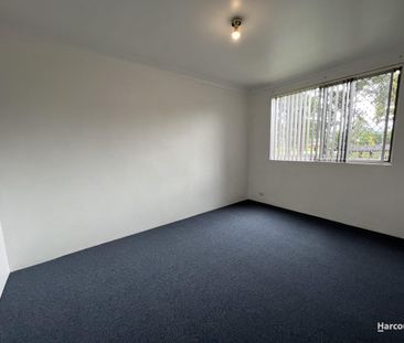 Cosy Two Bedroom Unit in the Heart of Minto ! - Photo 5