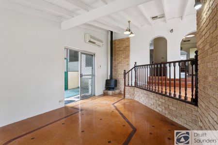 COSY COTTAGE CHARM IN PRIME PARKSIDE POSITION - Photo 3