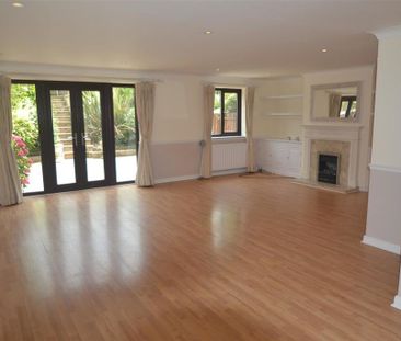 4 bedroom semi-detached house to rent - Photo 2