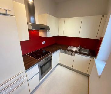 2 ZIMMERWOHNUNG IM SANIERTEN ALTBAU IN ALTURFAHR - Photo 1