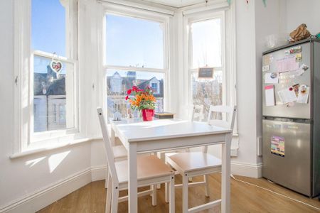 3 bedroom apartment to rent - Photo 3