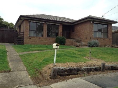 Classic 3- Bedroom Home with Spacious Yard - Photo 5