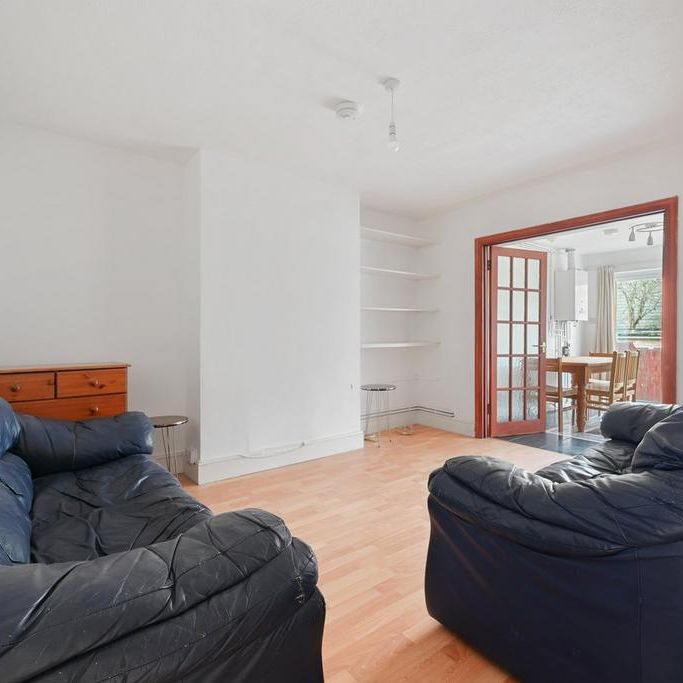 4 bedroom terraced house to rent - Photo 1