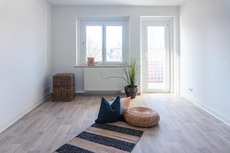 Helle 2-Raum-Wohnung mit Einbauküche - Foto 2