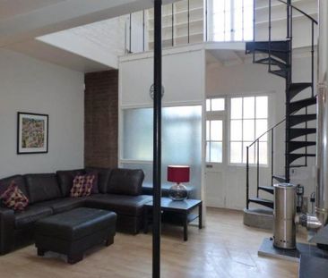 2 bedroom mews to rent - Photo 2