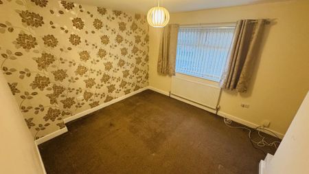 3 bedroom semi-detached house to rent - Photo 4