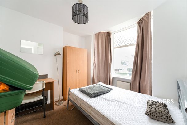 4 bedroom house to rent Manners Road, Southsea, PO4 - Photo 1