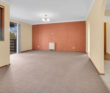 SPACIOUS 3-BEDROOM WITH A VIEW - Photo 2