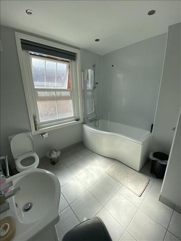 1 bedroom in a house share to rent - Photo 4