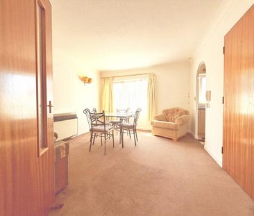 1 bedroom retirement property to rent - Photo 3