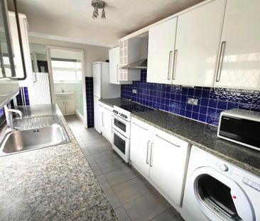 2 bedroom end of terrace house to rent - Photo 6