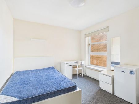 15 bedroom flat to rent - Photo 2