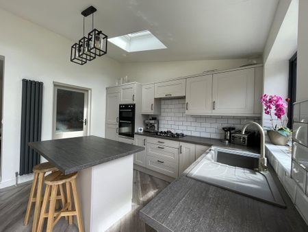3 bedroom detached house to rent - Photo 2