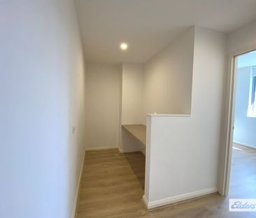 Spacious Water Front 3 Bedroom Apartment - Photo 2