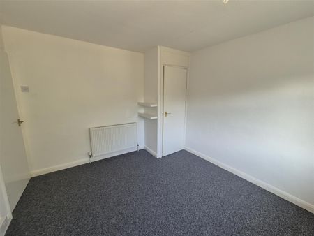 3 Bed House - Photo 2