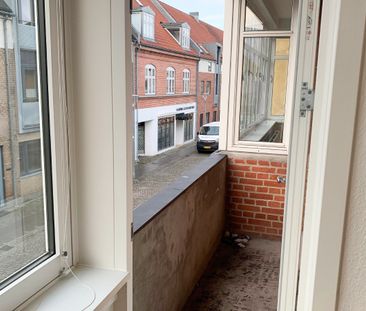 Dejlig 4-værelses lejlighed med to stuer en-suite - Photo 2