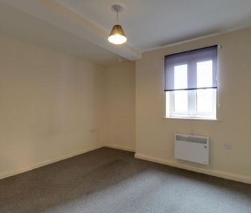 2 Bedroom - Photo 2