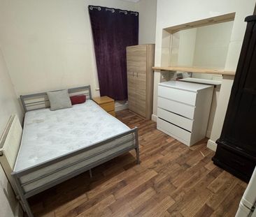 Room in a Shared House, Brenthurst Road, NW10 - Photo 4