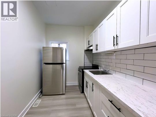 9A WENTWORTH Street N, Hamilton, Ontario, L8L5T8 - Photo 1