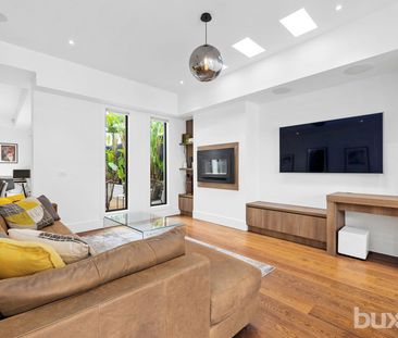 Stunning 3 Bedroom, 4 Bathroom, 2 Living Area Home with Double Garage! - Photo 5