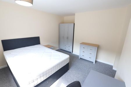 5 bedroom semi-detached house to rent - Photo 2