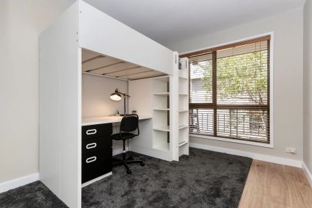 Modern Peaceful Two Bedroom Unit - Close to Transport - Photo 2